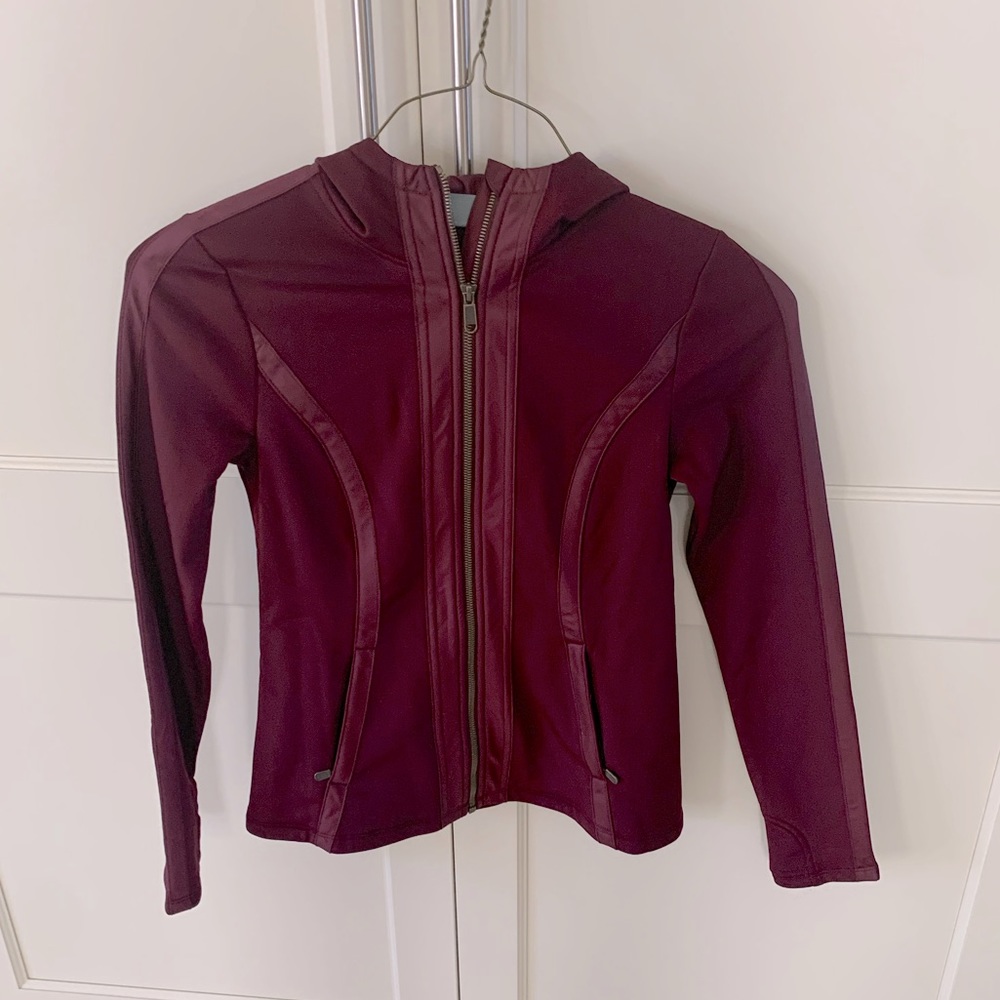Athleta size S fleece lined hooded jacket. Worn twice. Outside zip pockets.
